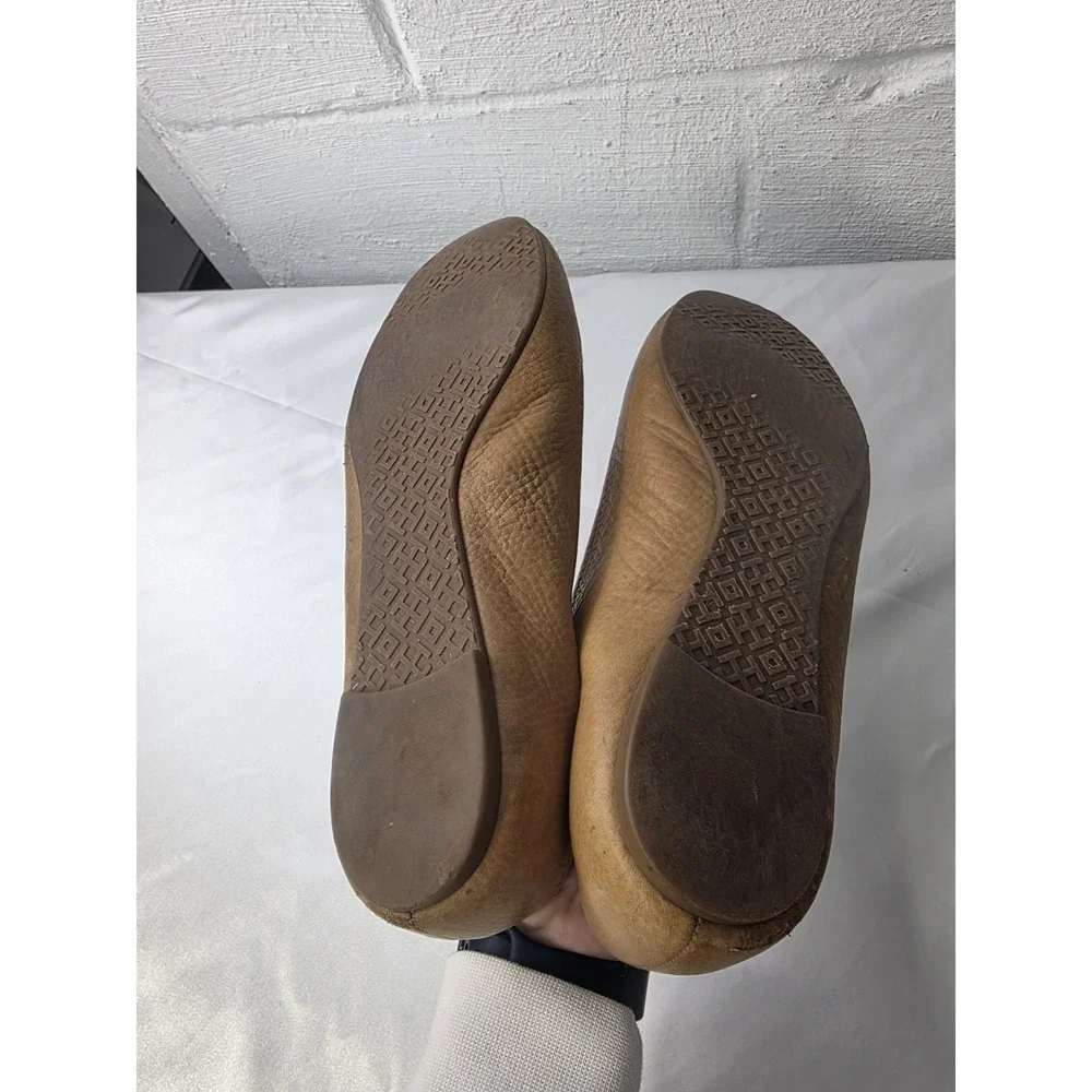 Tory Burch Women's Tan‎ Brown Pebbled Leather Medallion Logo Ballet Flats 8M